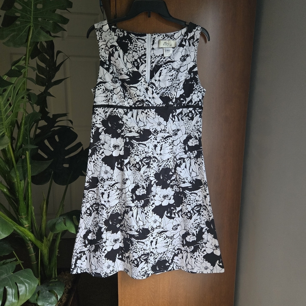 d by ltd black and white floral dress.  womens size 12